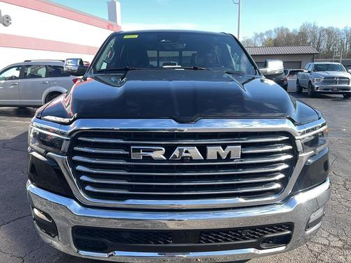 Diamond Black Crystal Pearlcoat 2025 RAM 1500 Laramie