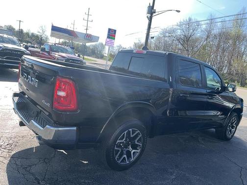 Diamond Black Crystal Pearlcoat 2025 RAM 1500 Laramie