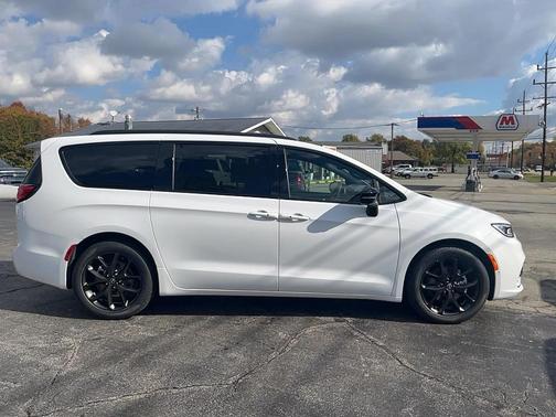 2026 Chrysler Pacifica L