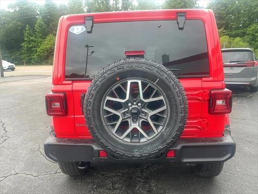 2025 Jeep Wrangler 4-Door Sahara 4x4