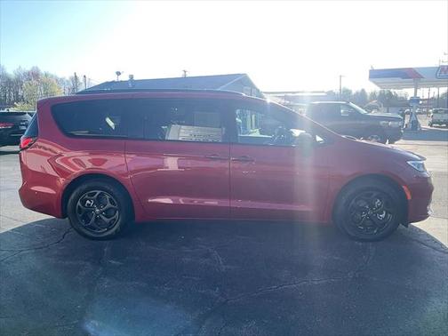 2025 Chrysler Pacifica Hybrid Premium S Appearance Pkg
