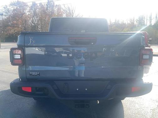 2026 Jeep Gladiator Willys 4x4