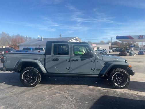 2026 Jeep Gladiator Willys 4x4