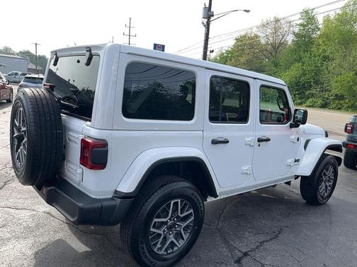 Bright White Clearcoat 2025 Jeep Wrangler 4-Door Sahara 4x4