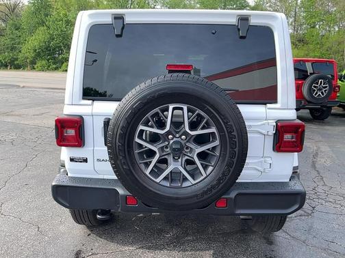 Bright White Clearcoat 2025 Jeep Wrangler 4-Door Sahara 4x4