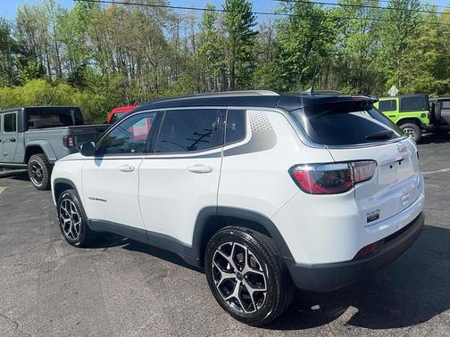 Bright White Clearcoat 2025 Jeep Compass Limited