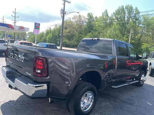 Granite Crystal Metallic Clearcoat 2026 RAM 3500 Big Horn Crew Cab 4x4 8' Box