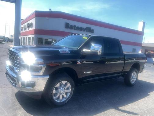 Diamond Black Crystal Pearlcoat 2026 RAM 2500 Laramie Crew Cab 4x4 6'4' Box