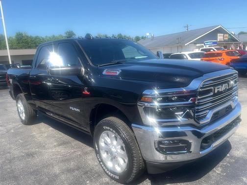 Diamond Black Crystal Pearlcoat 2026 RAM 2500 Laramie Crew Cab 4x4 6'4' Box