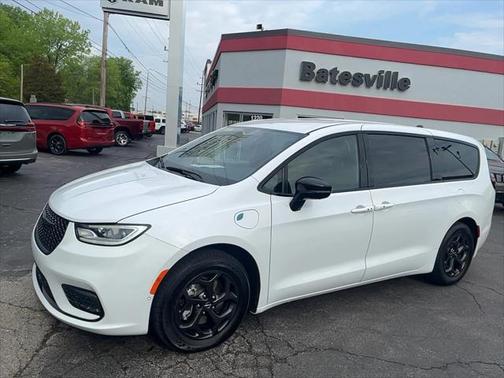 2024 Chrysler Pacifica Hybrid S Appearance Pkg