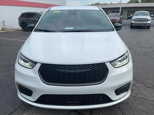 2024 Chrysler Pacifica Hybrid S Appearance Pkg