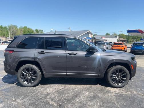 Baltic Gray Metallic Clearcoat 2026 Jeep Grand Cherokee Limited
