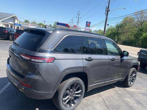 Baltic Gray Metallic Clearcoat 2026 Jeep Grand Cherokee Limited
