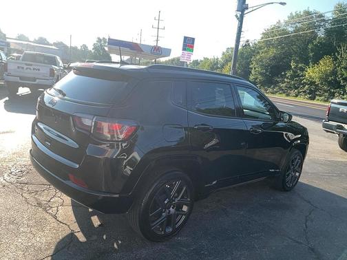 Diamond Black Crystal Pearlcoat 2025 Jeep Compass Limited