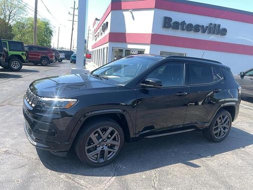 Diamond Black Crystal Pearlcoat 2025 Jeep Compass Limited