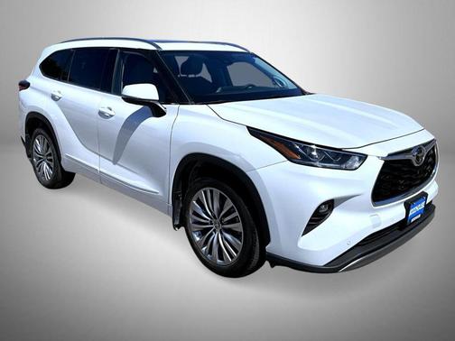 Wind Chill Pearl 2022 Toyota Highlander Platinum