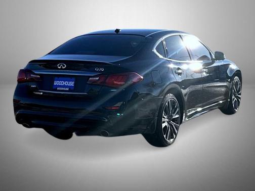 2017 INFINITI Q70 3.7X