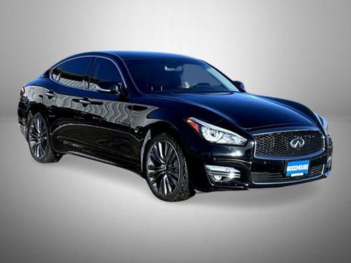 2017 INFINITI Q70 3.7X