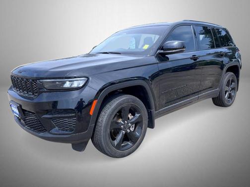 Diamond Black Crystal Pearlcoat 2023 Jeep Grand Cherokee Altitude