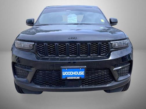 Diamond Black Crystal Pearlcoat 2023 Jeep Grand Cherokee Altitude