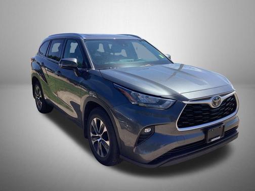 Magnetic Gray Metallic 2020 Toyota Highlander XLE