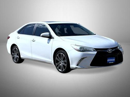 Blizzard Pearl 2016 Toyota Camry SE w/Special Edition Pkg