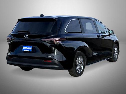 2025 Toyota Sienna LE