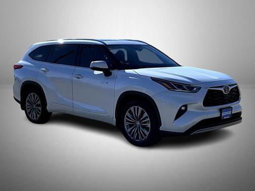 2021 Toyota Highlander Hybrid Platinum