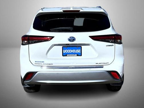 2021 Toyota Highlander Hybrid Platinum