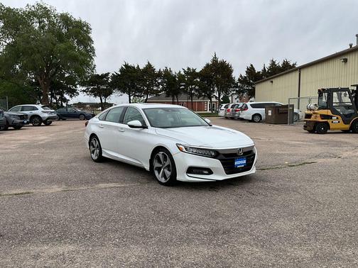 Platinum White Pearl 2019 Honda Accord Touring 2.0T