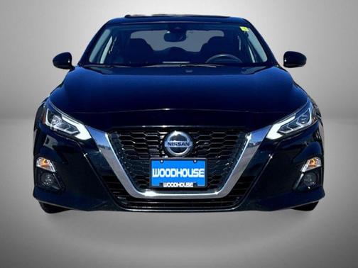 Super Black Clearcoat 2019 Nissan Altima 2.5 Platinum