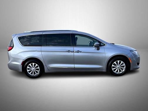 2018 Chrysler Pacifica Touring-L