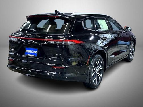 2025 Toyota Crown Signia XLE