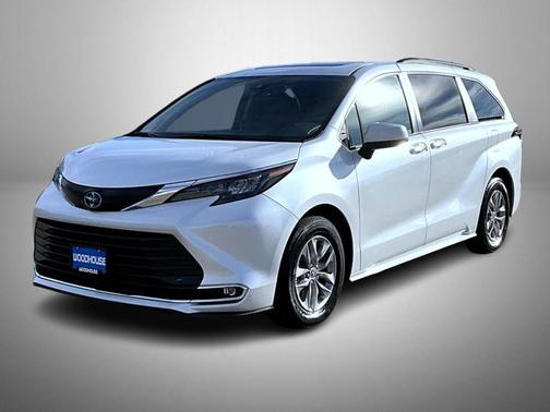 2024 Toyota Sienna XLE