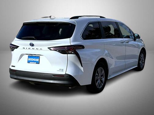 2024 Toyota Sienna XLE