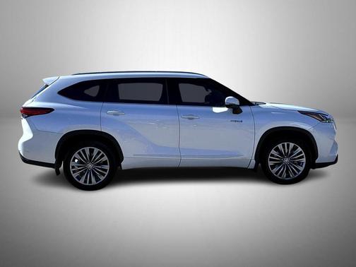 2021 Toyota Highlander Hybrid Platinum