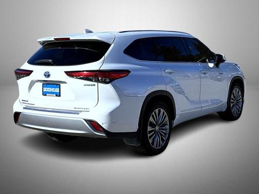 2021 Toyota Highlander Hybrid Platinum