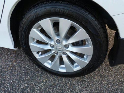 White 2015 Honda Accord EX-L