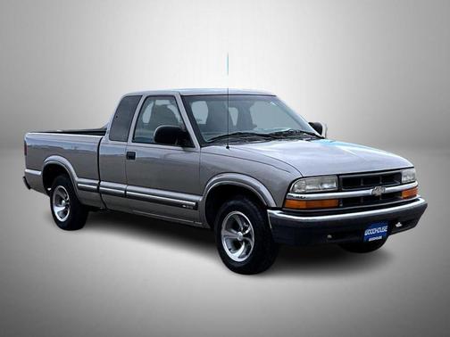 2000 Chevrolet S-10 Base