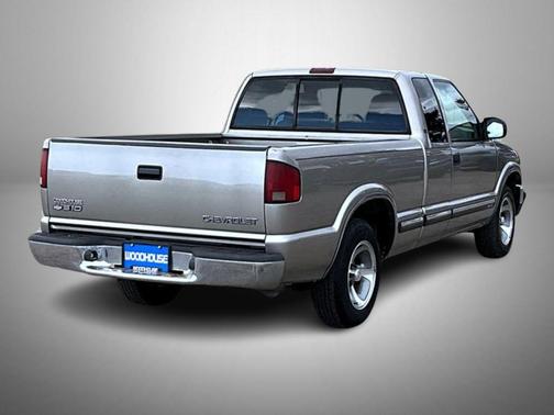 2000 Chevrolet S-10 Base