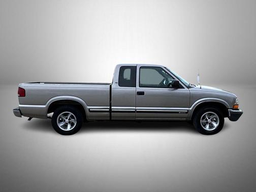 2000 Chevrolet S-10 Base