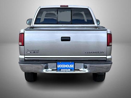 2000 Chevrolet S-10 Base