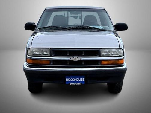 2000 Chevrolet S-10 Base