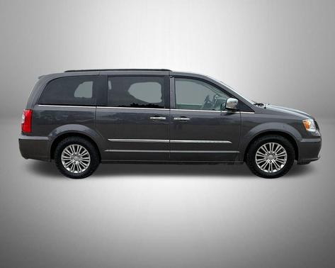 2016 Chrysler Town & Country Touring-L