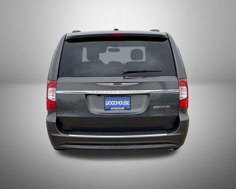 2016 Chrysler Town & Country Touring-L