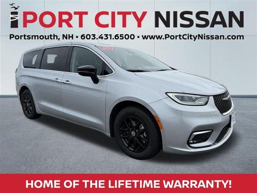 Silver Mist Clearcoat 2024 Chrysler Pacifica Touring-L