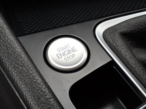 Platinum Gray Metallic 2024 Volkswagen Jetta 1.5T SE