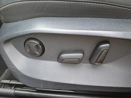 Platinum Gray Metallic 2024 Volkswagen Taos 1.5T SE