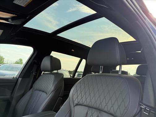 Arctic Gray Metallic 2022 BMW X7 xDrive40i