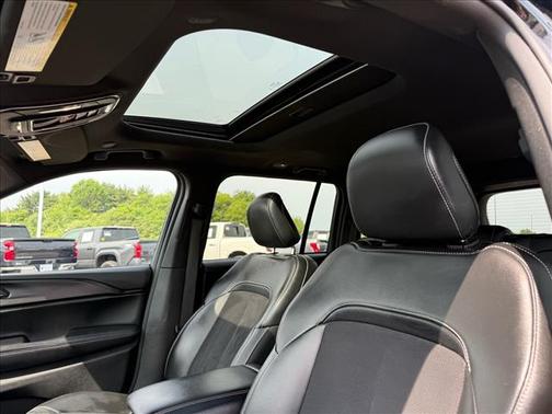 Diamond Black 2023 Jeep Grand Cherokee Altitude X